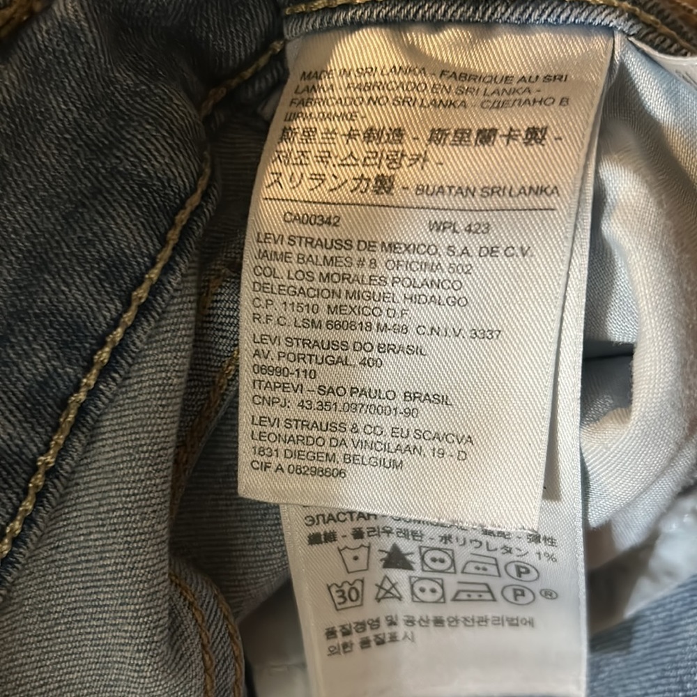 Levi’s Skinny Light Wash Denim - Picture 10 of 10